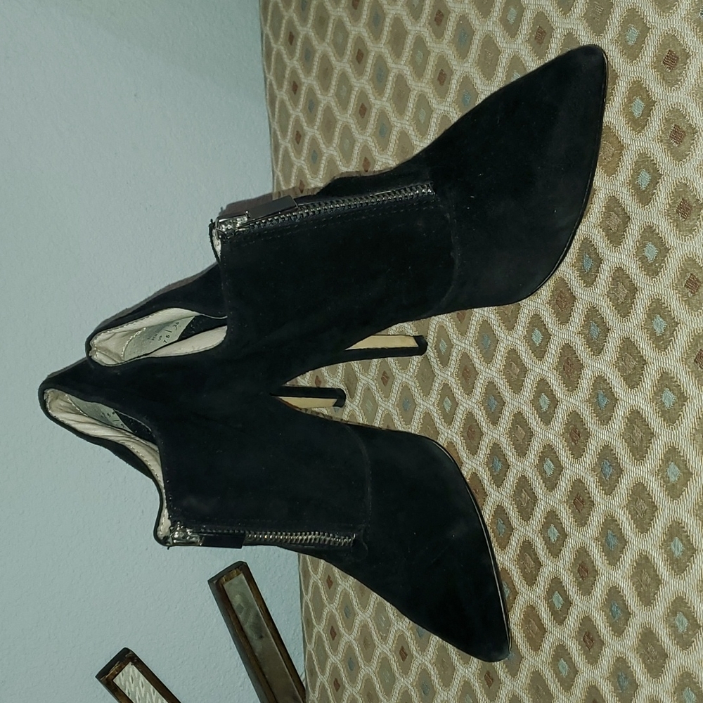 Black Velvet Pumps